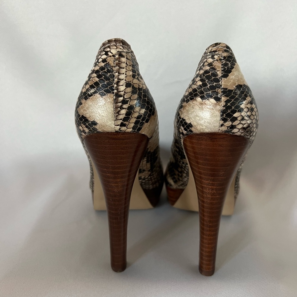 GUESS size 7 platform snake skin pattern heel. - Picture 5 of 6